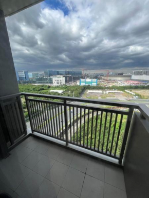 1Br NEAR MOA in Gentry Manor 12C-TA